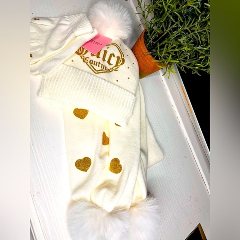 Juicy Couture Kids 3-Piece Winter Set Hat Scarf Gloves – White Gold Hearts NWT